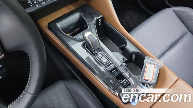 Toyota Crown Crossover 2.5 4WD Hybrid 2025 — фото 9