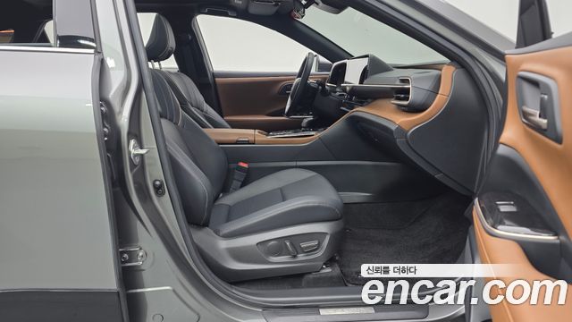 Toyota Crown Crossover 2.5 4WD Hybrid 2025 — фото 11