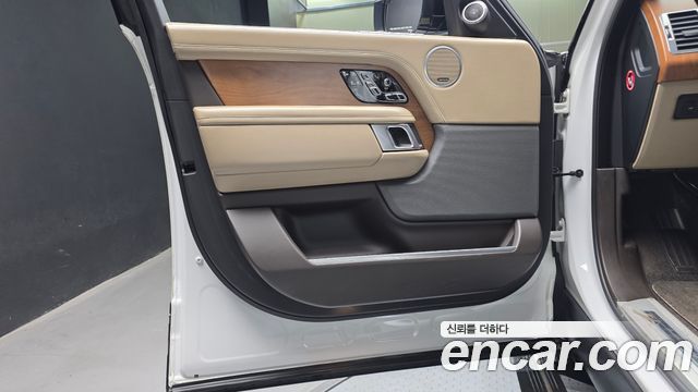 Land Rover Range Rover (IV) 4.4 SDV8 AB DIESEL 2018 — фото 24