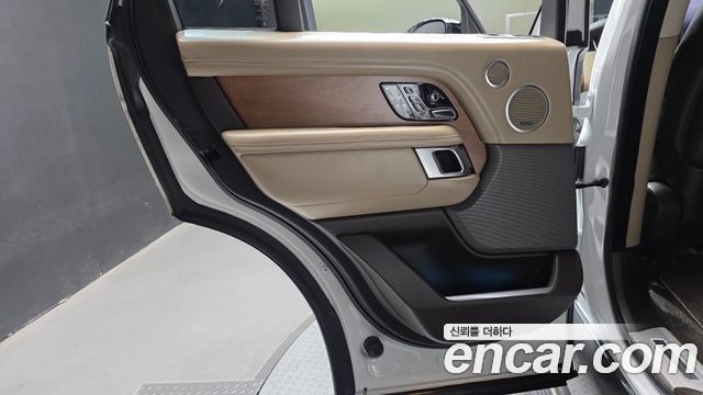 Land Rover Range Rover (IV) 4.4 SDV8 AB DIESEL 2018 — фото 25