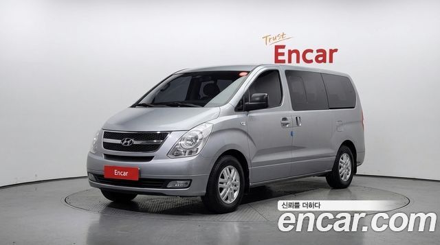 Hyundai Grand Starex Van 5-Seater Smart