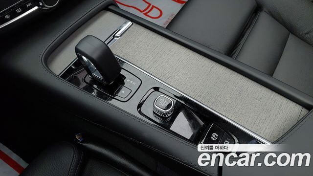 Volvo V90 Cross Country B5 Plus AWD 2025 — фото 9