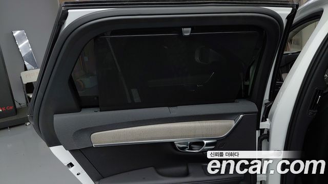 Volvo V90 Cross Country B5 Plus AWD 2025 — фото 18
