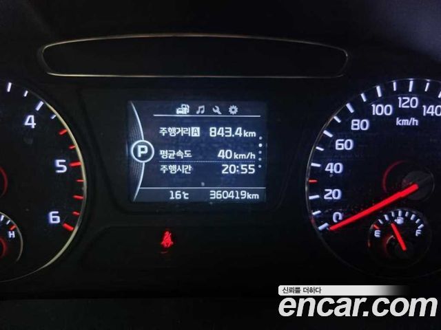 Kia Sorento Diesel 2.0 2WD Luxury 2016 — фото 16