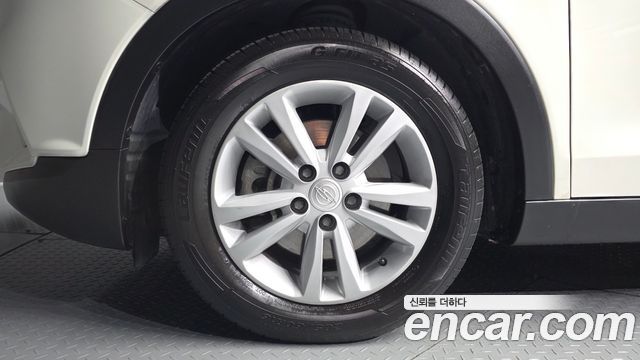 KG Mobility (SsangYong) Tivoli VX 2WD 2015 — фото 5