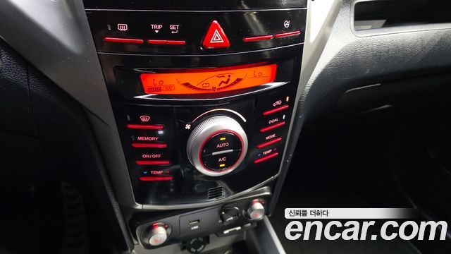 KG Mobility (SsangYong) Tivoli VX 2WD 2015 — фото 17