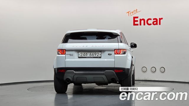 Land Rover Range Rover Evoque 2.2 SD4 Pure 2015 — фото 4