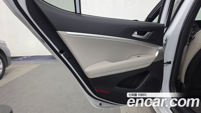 Genesis G70 Gasoline 2.0T 4WD 2023 — фото 25
