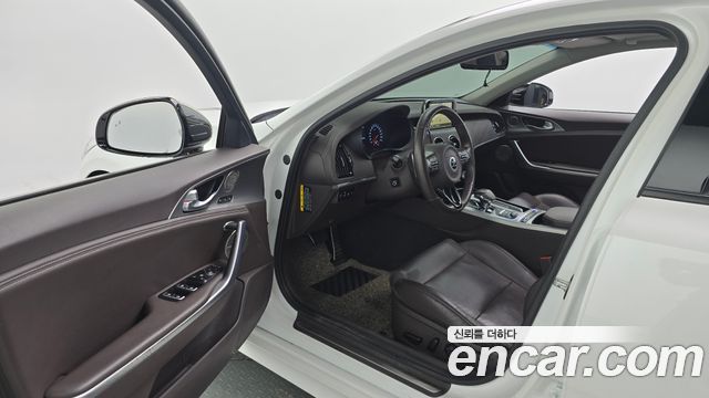 Kia Stinger 2.0 Turbo 2WD Dream Edition 2018 — фото 10