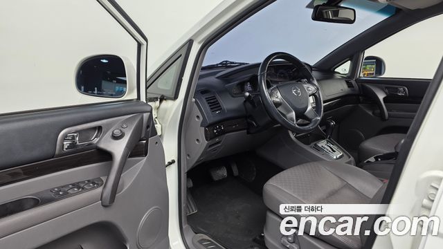 KG Mobility (SsangYong) Korando Turismo 4WD RX 11-seater 2016 — фото 10
