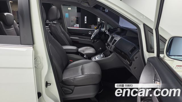 KG Mobility (SsangYong) Korando Turismo 4WD RX 11-seater 2016 — фото 11