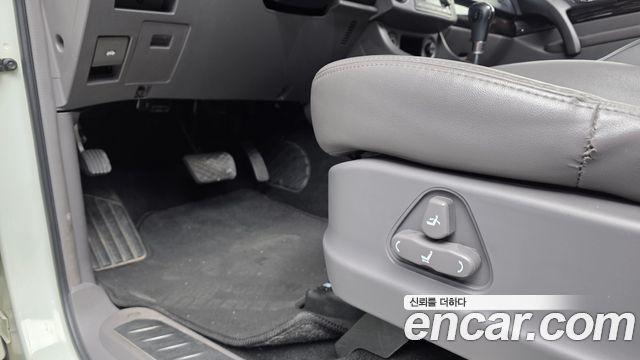 KG Mobility (SsangYong) Korando Turismo 4WD RX 11-seater 2016 — фото 32