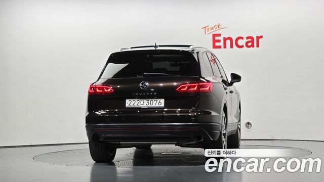 Volkswagen Touareg (III) 3.0 TDI Premium 2023 — фото 4