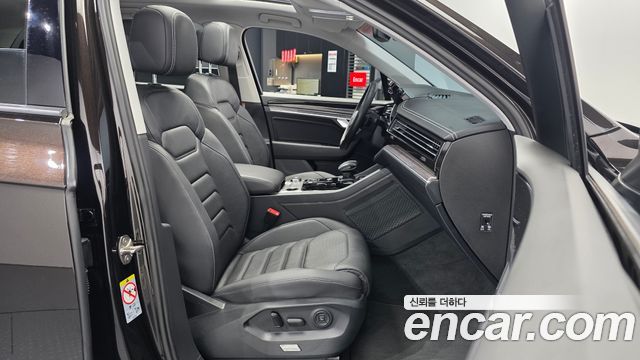 Volkswagen Touareg (III) 3.0 TDI Premium 2023 — фото 11