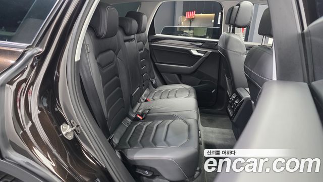 Volkswagen Touareg (III) 3.0 TDI Premium 2023 — фото 12