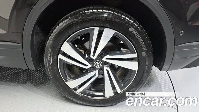 Volkswagen Touareg (III) 3.0 TDI Premium 2023 — фото 21