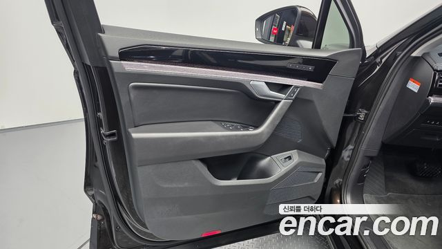 Volkswagen Touareg (III) 3.0 TDI Premium 2023 — фото 24