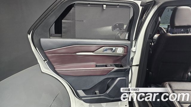 Ford Explorer (VI) 2.3 Platinum 4WD 2025 — фото 25