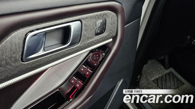Ford Explorer (VI) 2.3 Platinum 4WD 2025 — фото 27