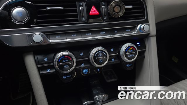 Genesis G70 Gasoline 2.0T 2WD 2023 — фото 17