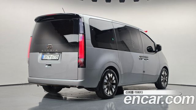 Hyundai Staria L3.5 Lounge 7-Seater Inspiration 2022 — фото 2