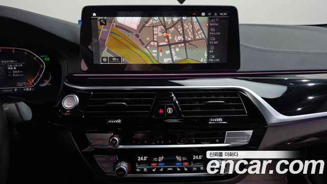 BMW 5 Series (G30) 530i xDrive M Sport Package 2023 — фото 12