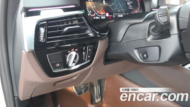 BMW 5 Series (G30) 530i xDrive M Sport Package 2023 — фото 20