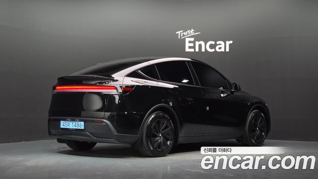 Tesla Model Y RWD 2025 — фото 2