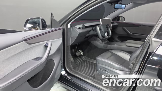 Tesla Model Y RWD 2025 — фото 10