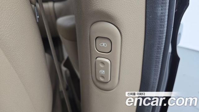 Kia Carnival R Grand Carnival HI Limousine GLX Premium 2014 — фото 28