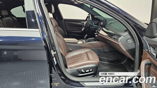 BMW 5 Series (G30) 520d xDrive M Sport Package Plus 2018 — фото 11