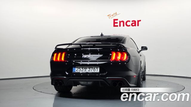 Ford Mustang GT Coupe 2022 — фото 4
