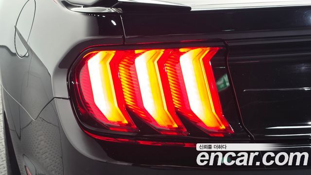 Ford Mustang GT Coupe 2022 — фото 23