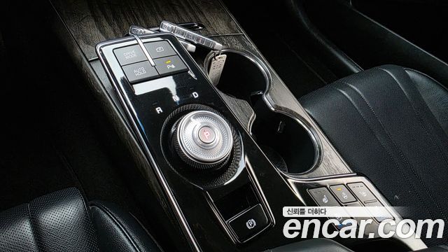 Kia K8 2.5 Gasoline 2WD Noblesse 2022 — фото 19