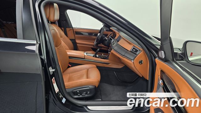 BMW 7 Series (F01) 750Ld xDrive Individual 2015 — фото 11