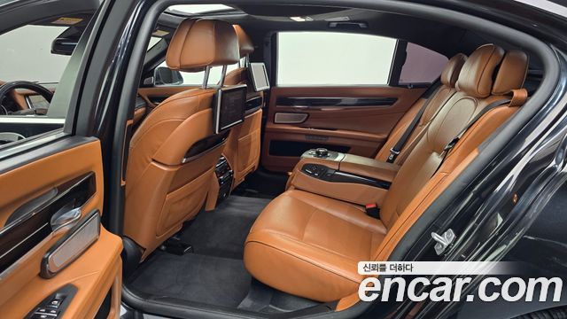 BMW 7 Series (F01) 750Ld xDrive Individual 2015 — фото 12