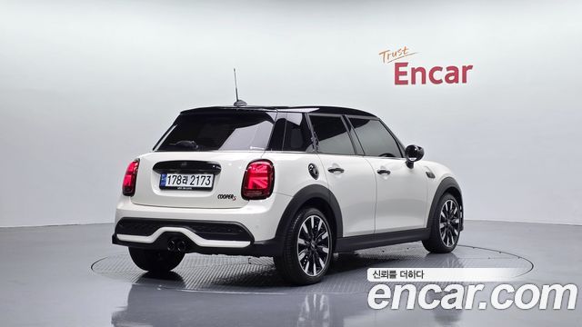 MINI Cooper S 5Door Classic Launch Pack Third Generation 2022 — фото 2