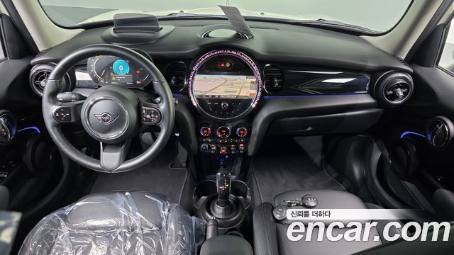 MINI Cooper S 5Door Classic Launch Pack Third Generation 2022 — фото 7