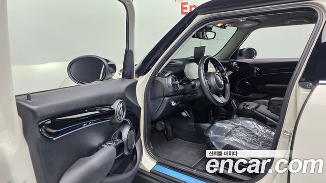 MINI Cooper S 5Door Classic Launch Pack Third Generation 2022 — фото 10