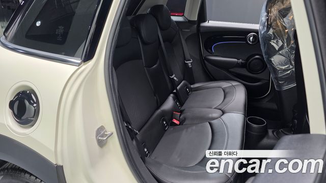MINI Cooper S 5Door Classic Launch Pack Third Generation 2022 — фото 11