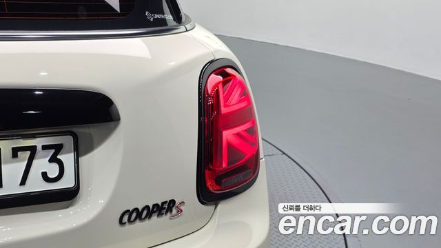 MINI Cooper S 5Door Classic Launch Pack Third Generation 2022 — фото 23