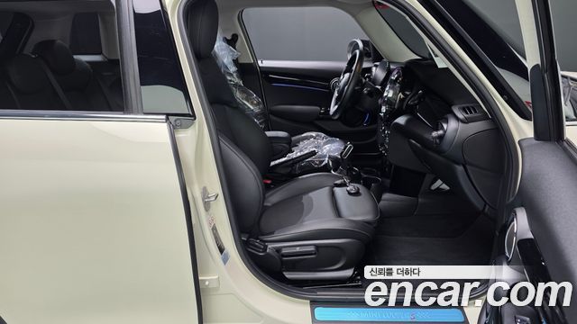 MINI Cooper S 5Door Classic Launch Pack Third Generation 2022 — фото 26