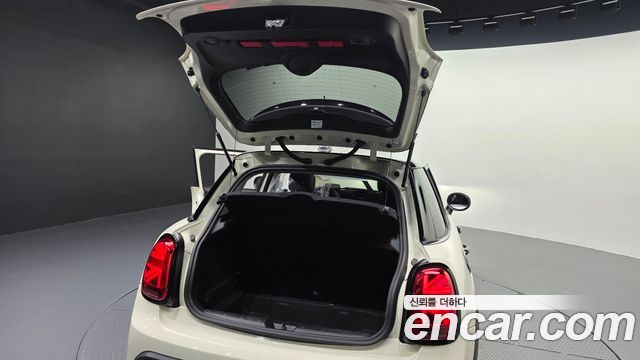 MINI Cooper S 5Door Classic Launch Pack Third Generation 2022 — фото 32