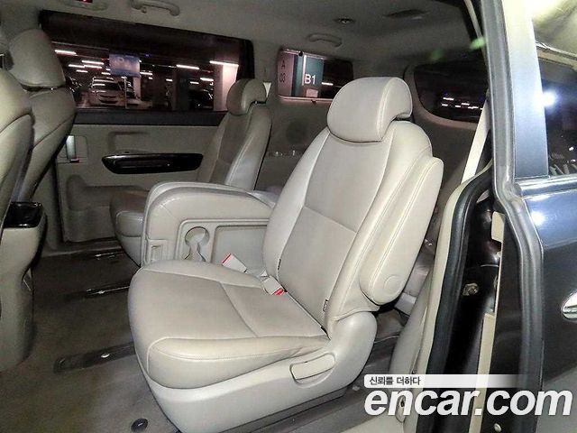 Kia Carnival 11-seater Prestige 2016 — фото 7
