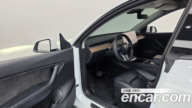 Tesla Model Y Long Range AWD 2022 — фото 10