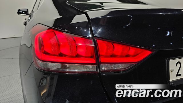 Genesis G80 3.3 GDI AWD Luxury 2017 — фото 23