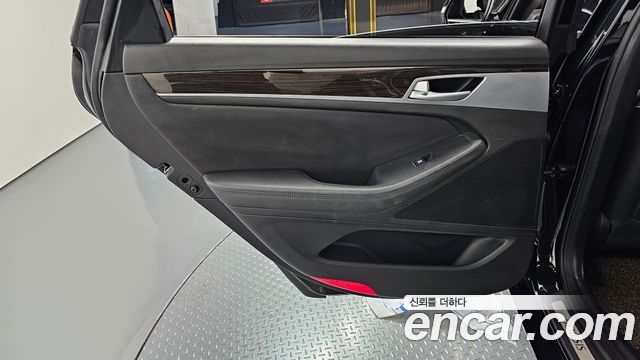 Genesis G80 3.3 GDI AWD Luxury 2017 — фото 25