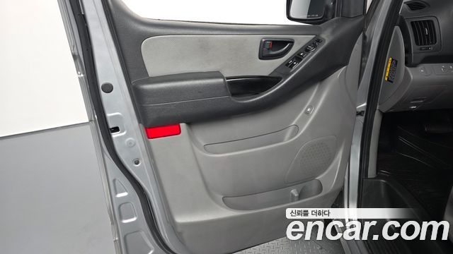 Hyundai Grand Starex 5-Seater VAN Smart 2017 — фото 24
