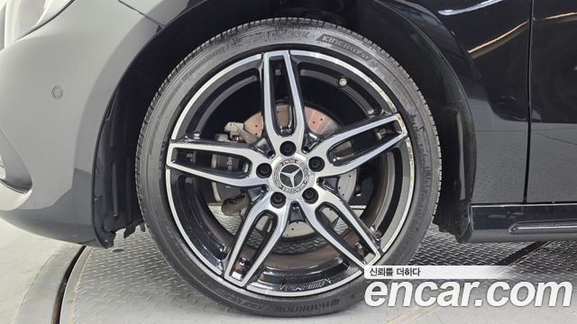 Mercedes-Benz A-Class (W176) A200 AMG Line 2018 — фото 5