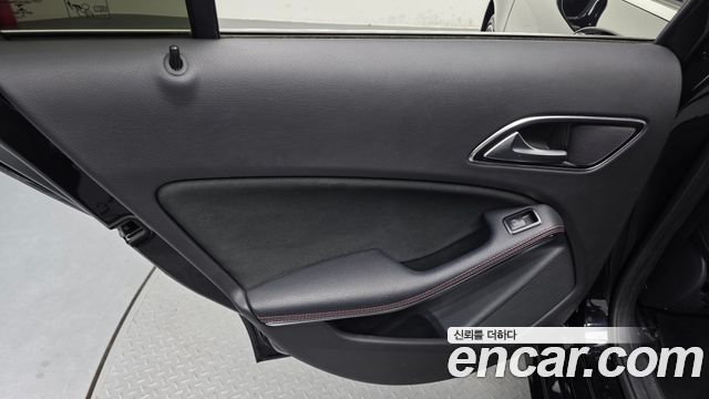 Mercedes-Benz A-Class (W176) A200 AMG Line 2018 — фото 31